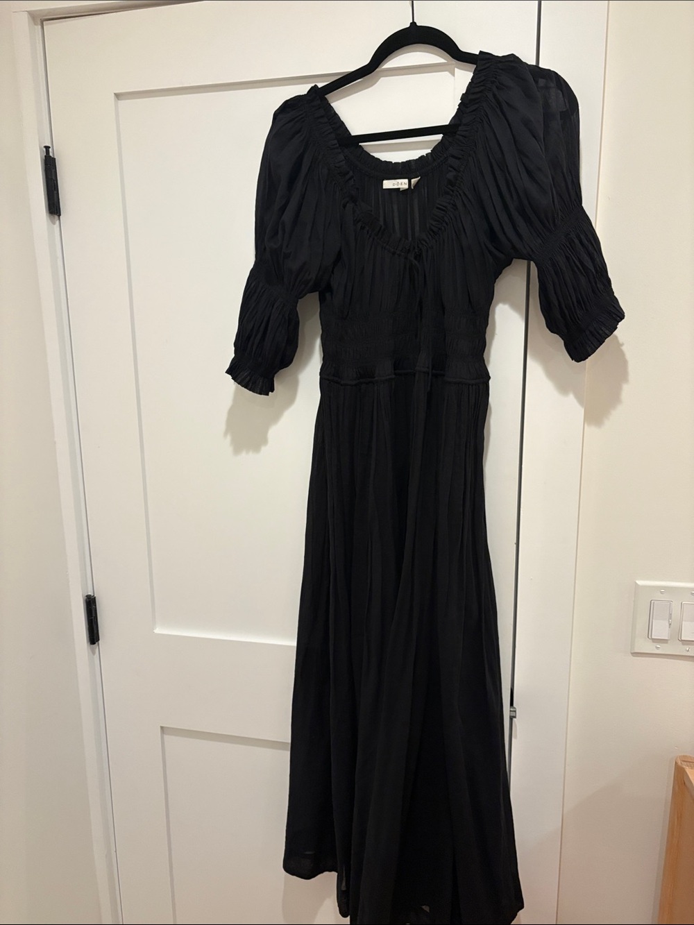 Doen Black Midi Dress with Puff Sleeves - Picture 5 of 9